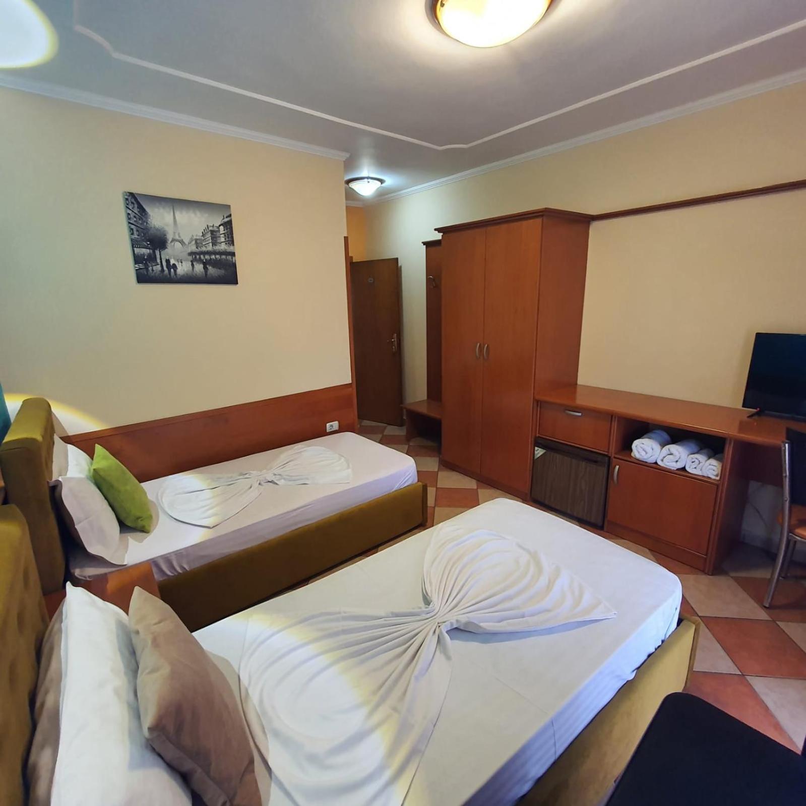 Quick Stop Hotel Tirana Exterior photo