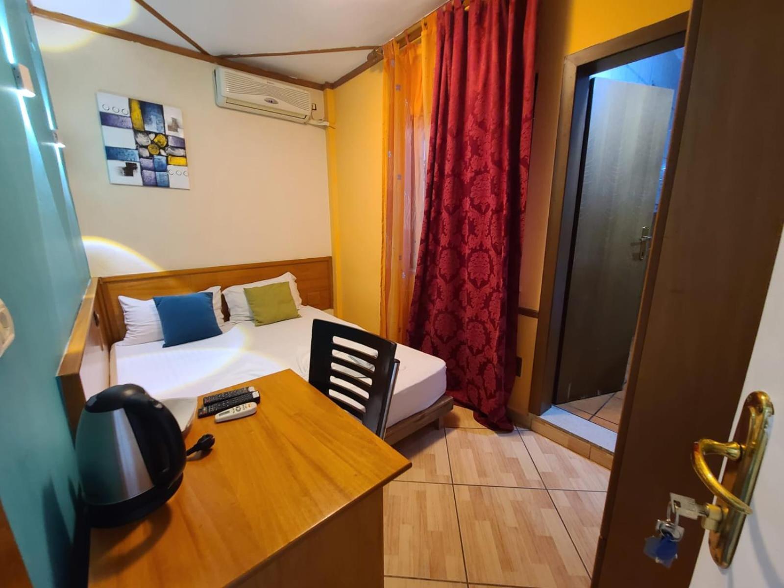 Quick Stop Hotel Tirana Exterior photo